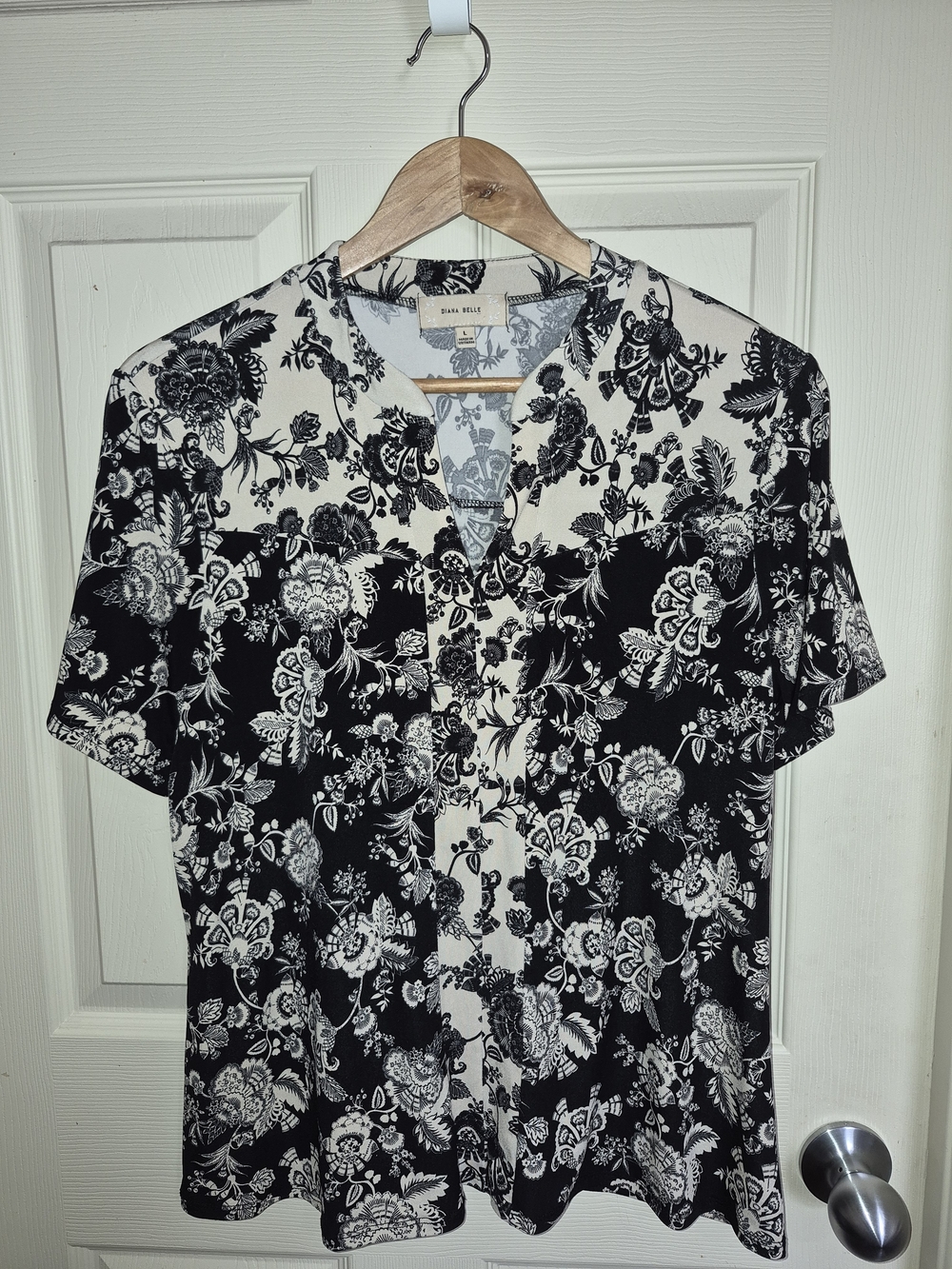 Size L Black & White Floral Short-Sleeve Blouse